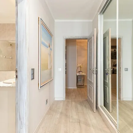 Seaview & Sunsets Apartman *
