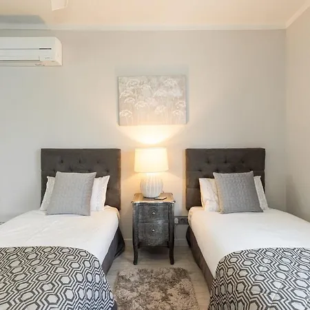 Seaview & Sunsets Apartman