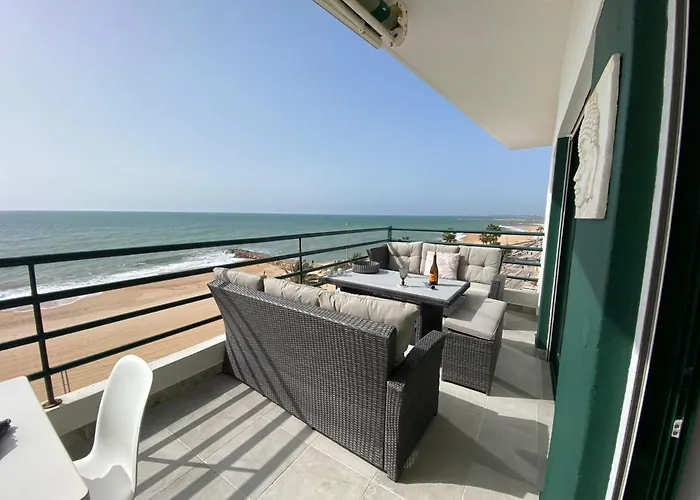 Seaview & Sunsets Apartament