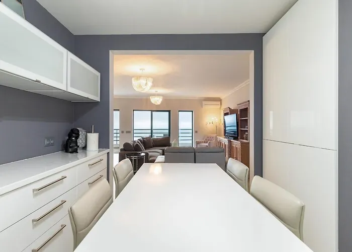 Seaview & Sunsets Apartament