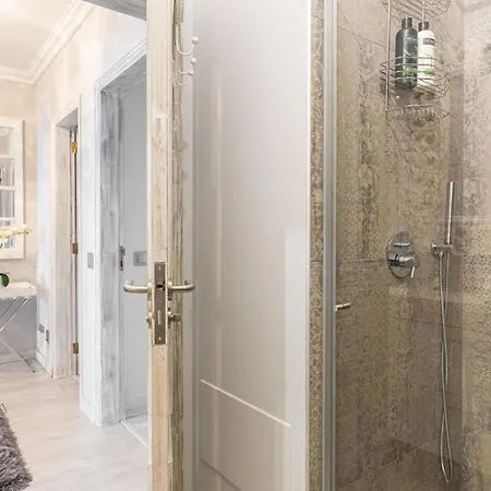 Seaview & Sunsets Apartment