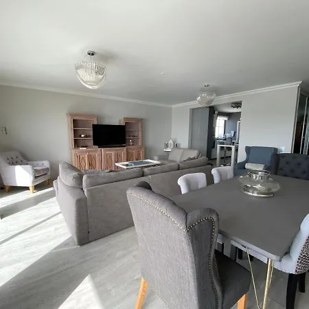 Seaview & Sunsets Apartment *