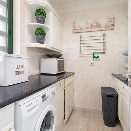 Seaview & Sunsets Apartment *