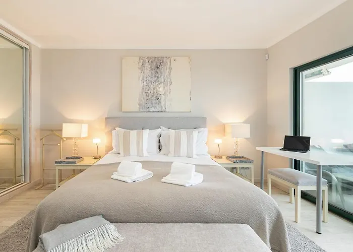 Seaview & Sunsets Apartment *