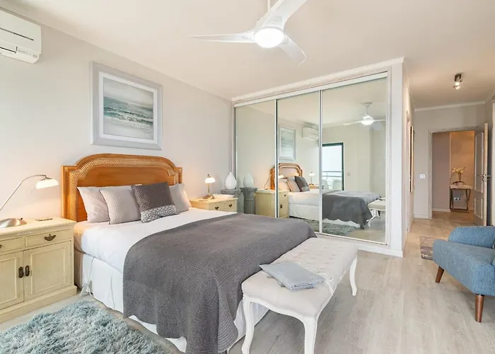 Seaview & Sunsets Apartment