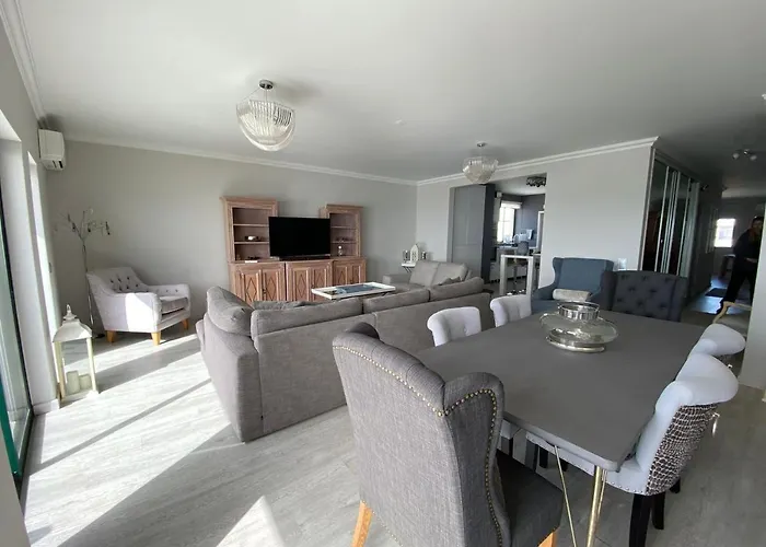 Seaview & Sunsets Apartment *