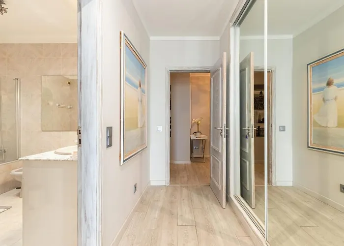 Seaview & Sunsets Apartment *