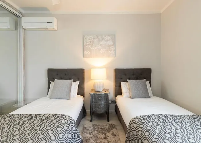 Seaview & Sunsets Apartment