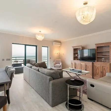 Seaview & Sunsets Apartament *